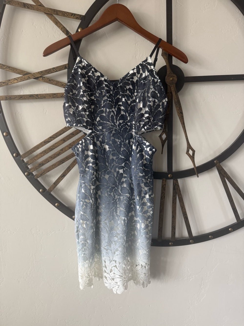 Fashion Nova Navy‎ and White Lace Ombre Cutout Mini Dress - Picture 3 of 6